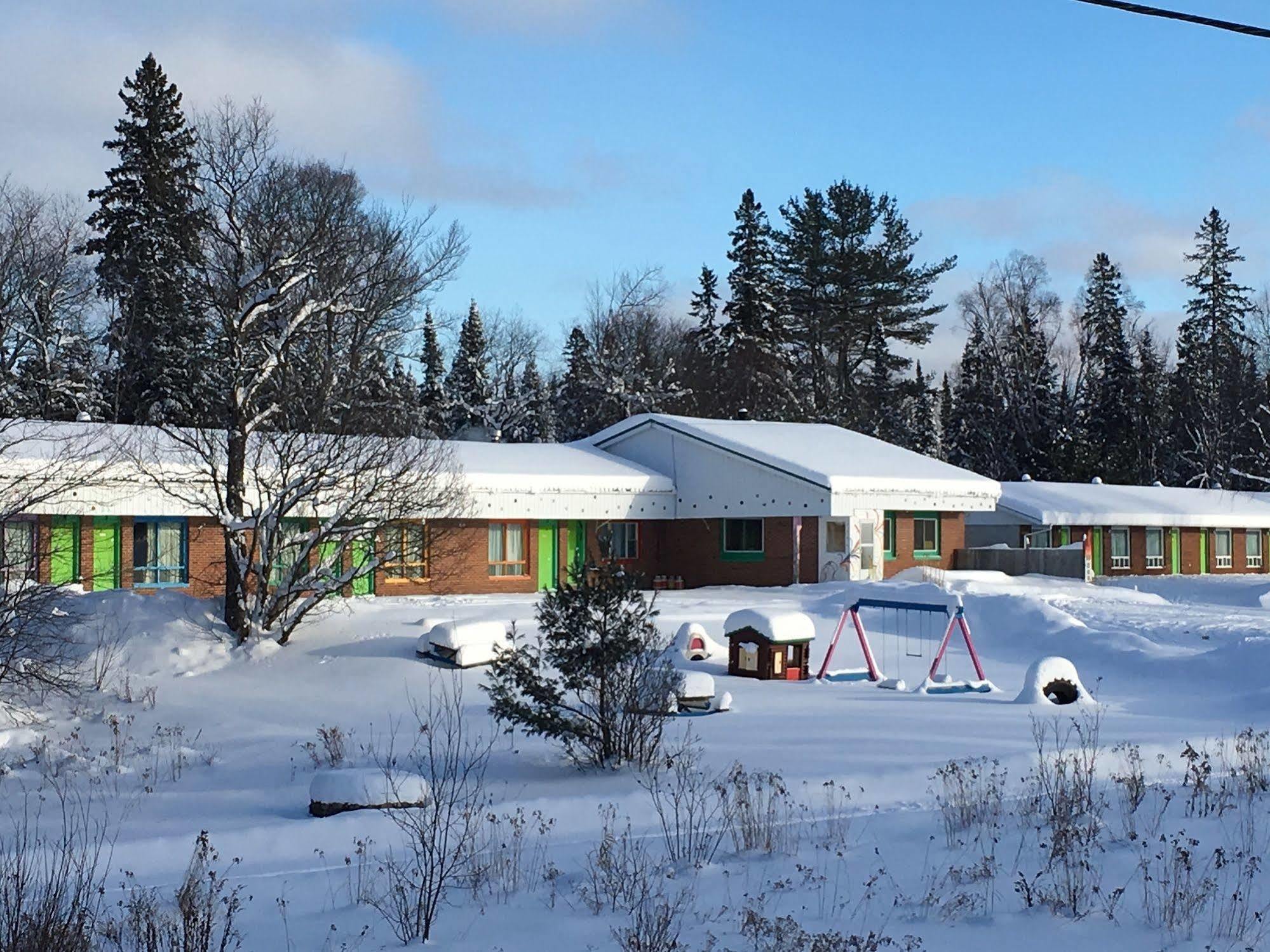 South River Algonquin Motel מראה חיצוני תמונה